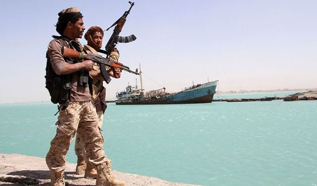 Aden Körfezi'nde 'yanan' tankere saldırıyı Husiler üstlendi