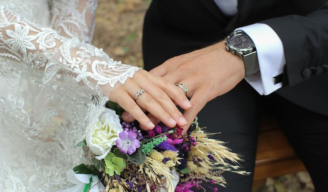 Ögetürk: '' Evlenecek çiftler işinin ehli kişilerle anlaşmalı''