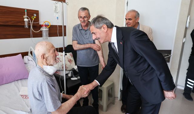 Başkan Alemdar tedavi gören hastaları ziyaret etti