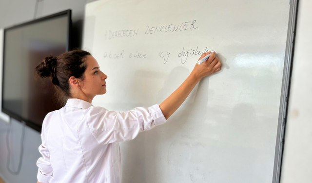 Matematik öğretmeni Ayşe Savaş: “Üniversite sınavlarında başarı temel matematikten geçiyor”