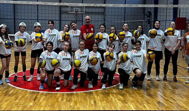 Akyazı'da Voleybol Heyecanı Yaşandı