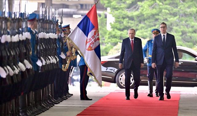 Cumhurbaşkanı Erdoğan, Sırbistan'da resmi törenle karşılandı