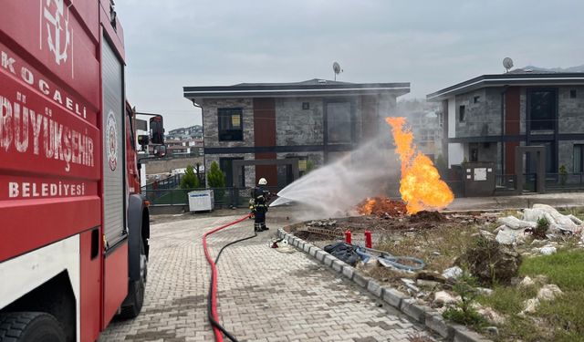 Doğal gaz dağıtım hattında çıkan yangın söndürüldü