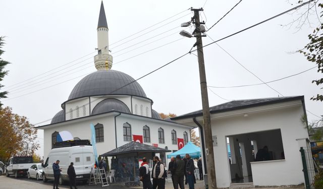 KÇamçukur Camii ibadete açıldı