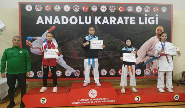 Adapazarı Belediyesi Karate Takımı Turnuvadan Madalyalarla Döndü