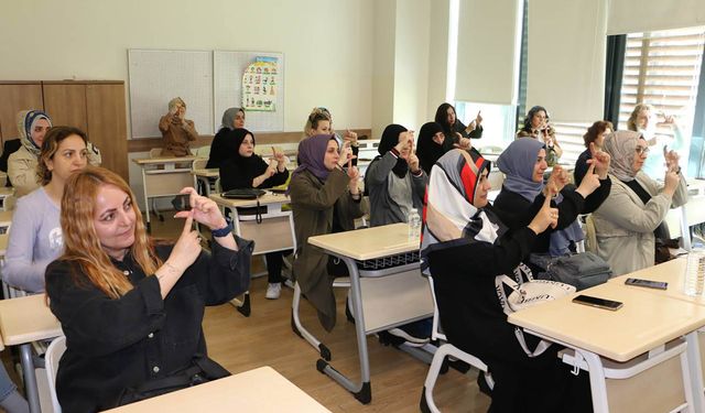 İşaret dili eğitimleri başladı