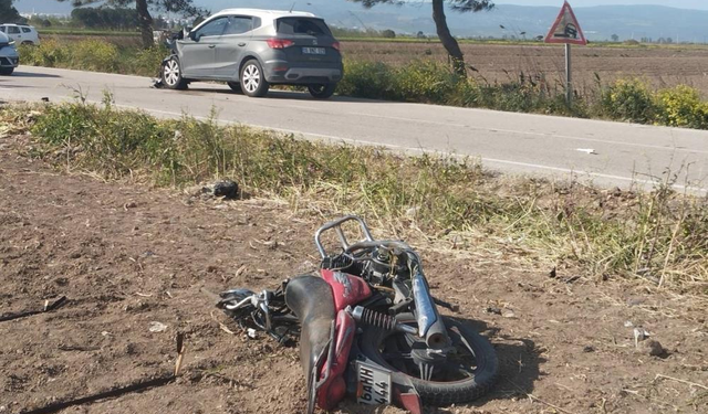 Motosiklet ile otomobil çarpıştı: 1 ölü