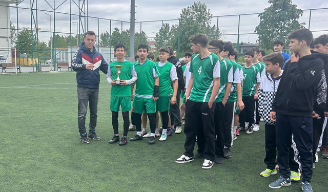 Serdivan'da yıldız erkek futbol ilçe birinciliği sona erdi