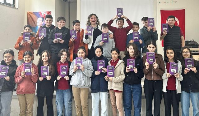 Süreyya Öğretmenin İmza Günü Heyecanı