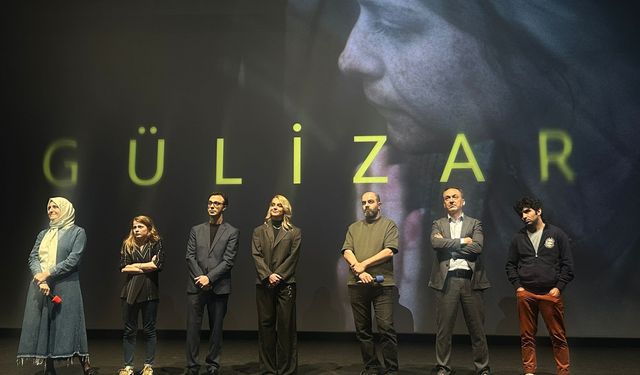 "Gülizar" filminin oyuncularla birlikte özel gösterimi Beyoğlu'nda yapıldı