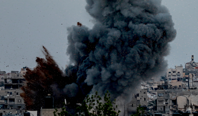 Gazze'de 8'i kadın 14 Filistinli öldü
