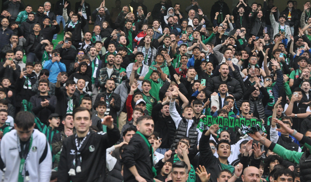 Tribünler Yeşil-Siyah