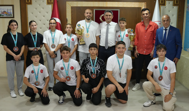 Kickboks Dünya Kupası’nda Madalyalarla Döndü