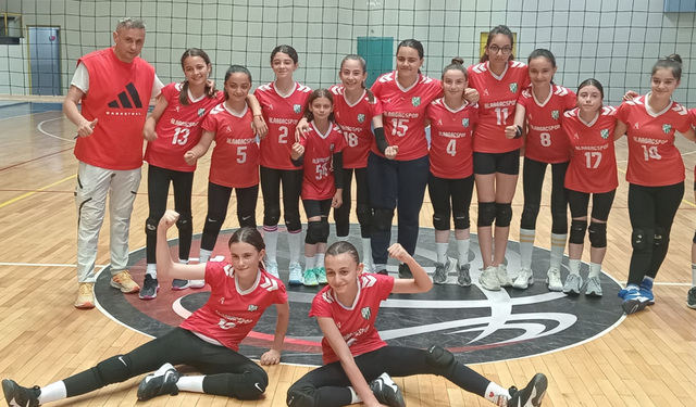 Alaağaçspor, Meşeli Voleybol’u Set Vermeden Geçti