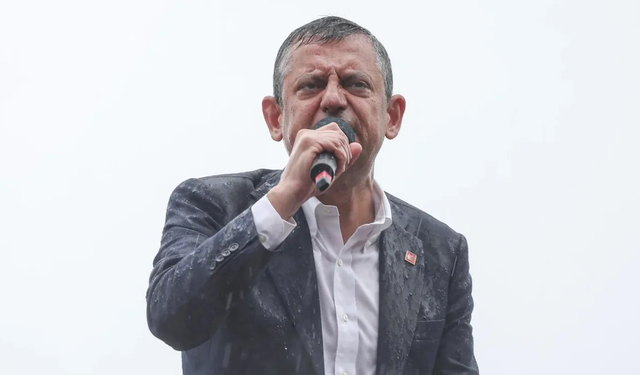Özgür Özel’den Sert Mesaj: “Kayyum Kararını Tanımam, Bayrağı Yere Düşürmem”