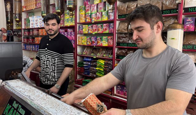 Nuri Kuru Kahve Hizmete Devam Ediyor