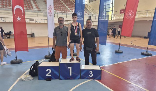Halterde teknik kaldırış şampiyonu Serdivan’dan çıktı