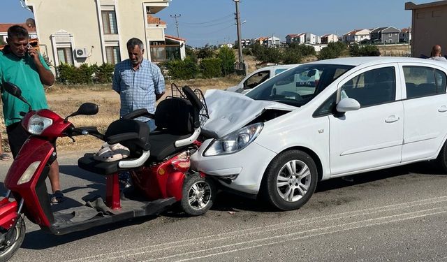 Edirne'de otomobilin çarptığı elektrikli bisikletteki 1 kişi öldü, 1 kişi yaralandı