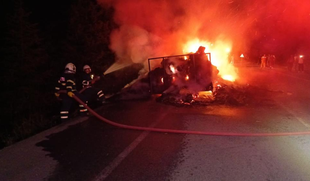 Traktör Römorkundaki Saman Yangını Korkuttu