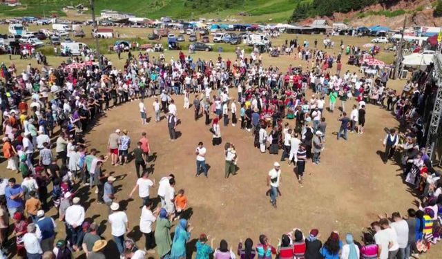 Çiğdem Yaylası’nda 87. Geleneksel Şenlik Coşkusu: Binlerce Vatandaş Horonla Eğlendi