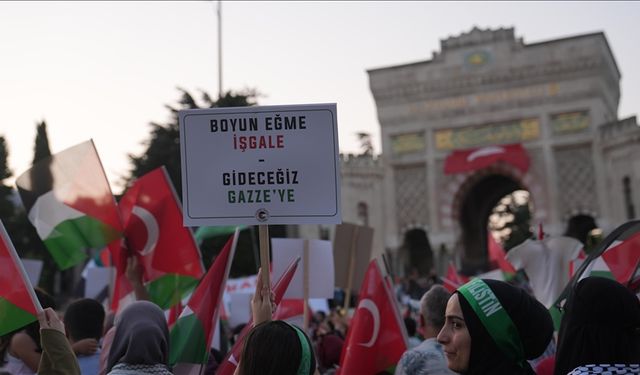 İstanbul'da düzenlenen 'Gazze'ye Umut Ol' yürüyüşü başladı