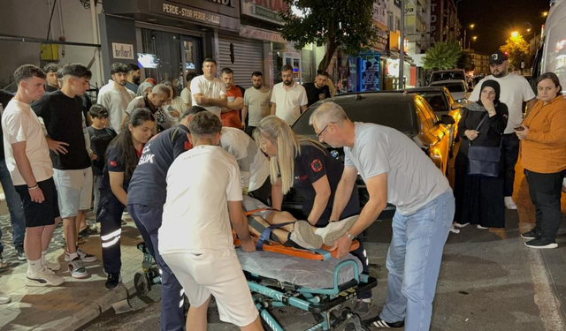 3 Yaralı, Kaldırımda 3 Kişi Saniyelerle Kurtuldu