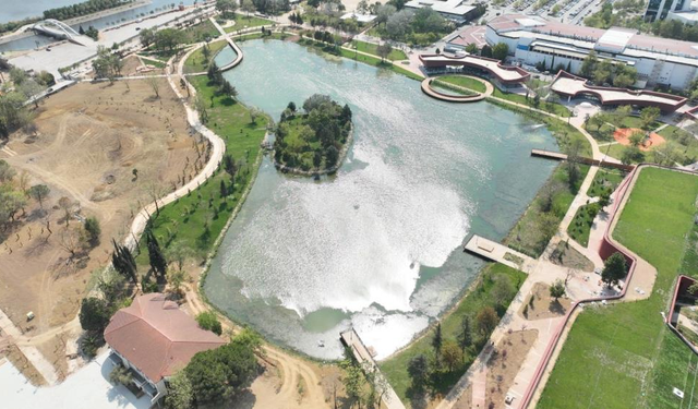 İzmit Millet Bahçesi’nin Simgesi Kalp Gölü Temizlendi