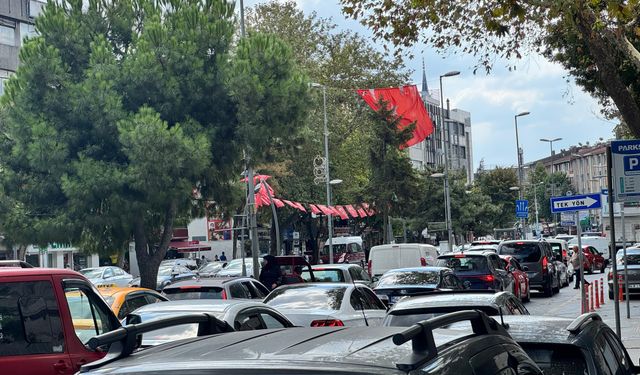 Haftanın İlk İş Gününde Atatürk Bulvarı’nda Trafik Yoğunluğu