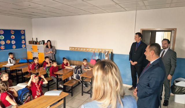 Adapazarı İlçe Milli Eğitim Müdürü Engin Kahraman’dan Sınıf Ziyareti
