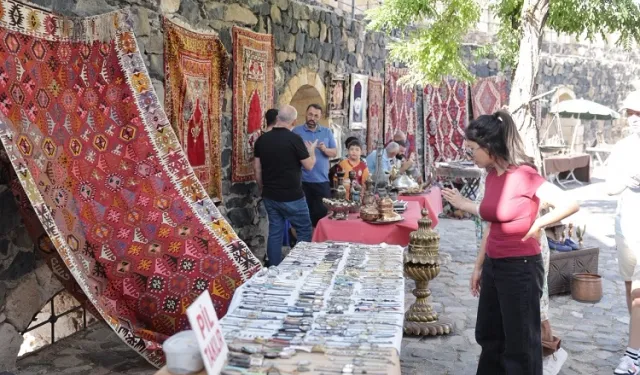 Nevşehir Kalesi’nde Antika Pazarı bugün ziyarete açılıyor