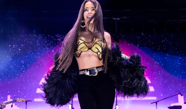 Simge, açıkhava konserinde unutulmaz bir gece yaşattı