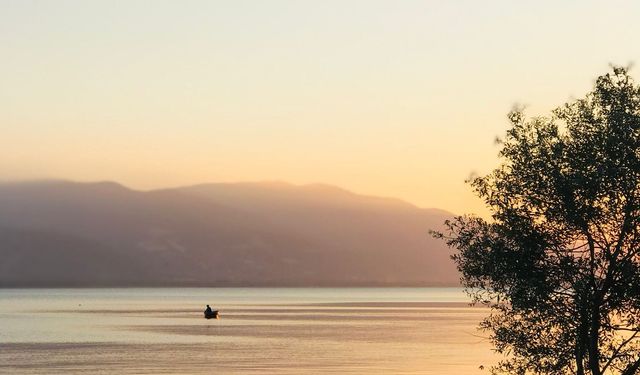 Sapanca Gölü'nde Gün Batımının Güzelliği Büyüledi