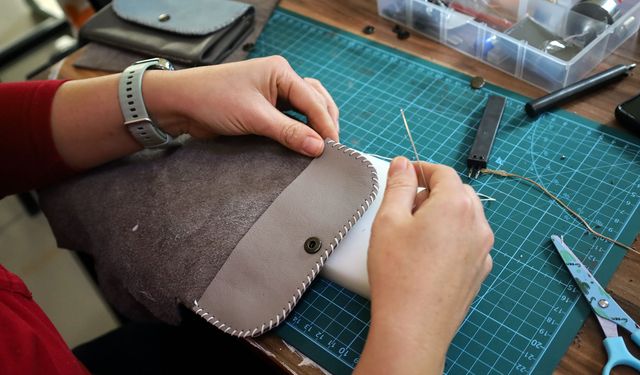 Deri aksesuarları dersi başladı