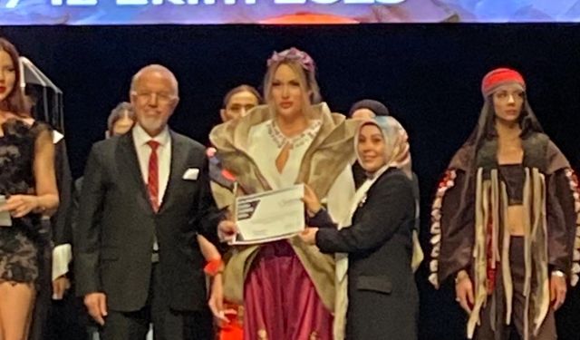 SUBÜ öğrencisi Bursa Fashion Week’te üçüncülük elde etti