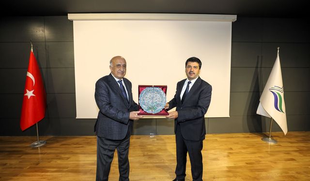 Hendek MYO’da İlk Ders Rektör ve OSB Başkanı’ndan