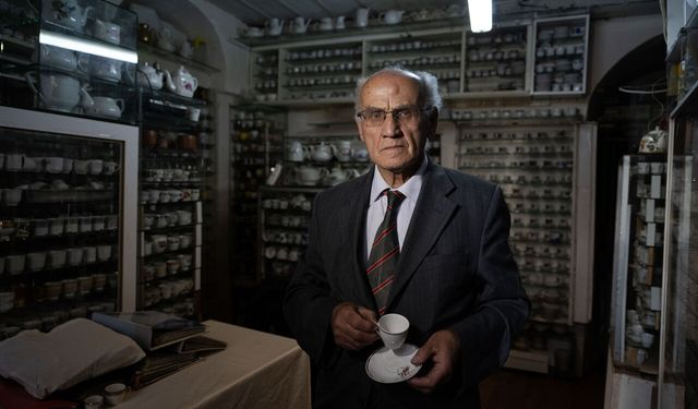 Bitpazarlarından topladığı 5 binden fazla kahve fincanıyla koleksiyon yaptı