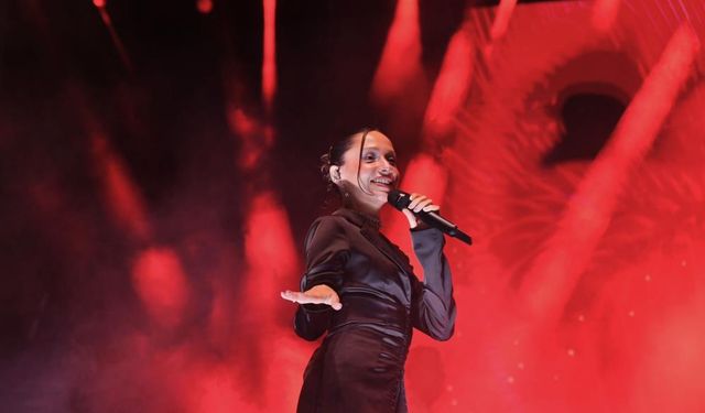 Zeynep Bastık'la Cumhuriyet coşkusu