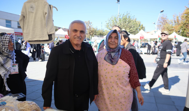 Sakarya’da “Gazze Yararına Hayır Çarşısı” Büyük İlgi Gördü