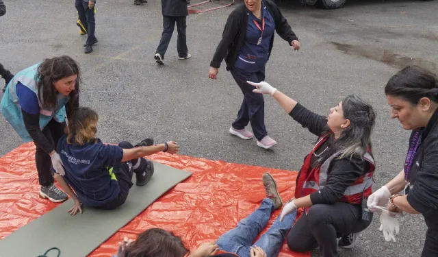 İzmir Büyükşehir'den afete hazırlık tatbikatı