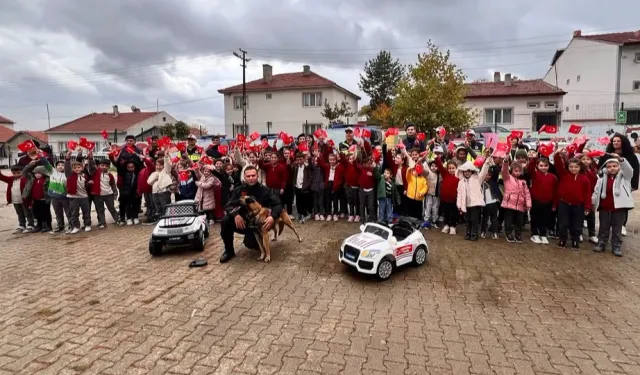 Öğrencilere Jandarma’dan Hem Eğitici Hem Eğlenceli Program