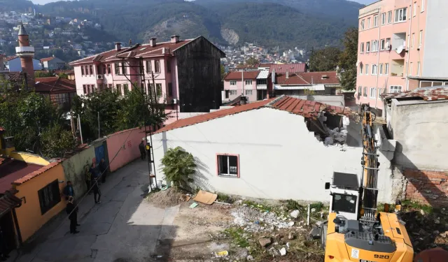 Osmangazi Mahallesi’nde Kaçak Yapı Yıkıldı, Tarihi Alan Korundu