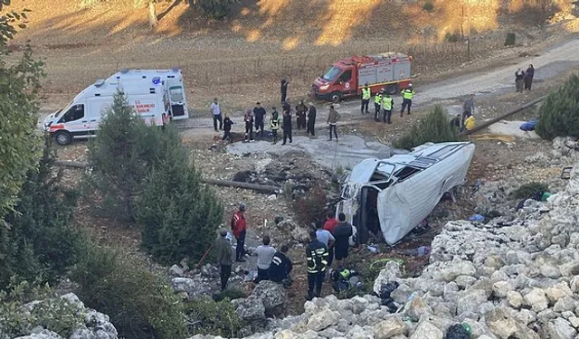 Tarım işçilerini taşıyan minibüs şarampole yuvarlandı: 5 ölü, 10’dan fazla yaralı