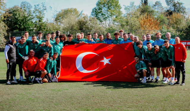 Sakaryaspor 29 Ekim Cumhuriyet Bayramı’nı Kutladı