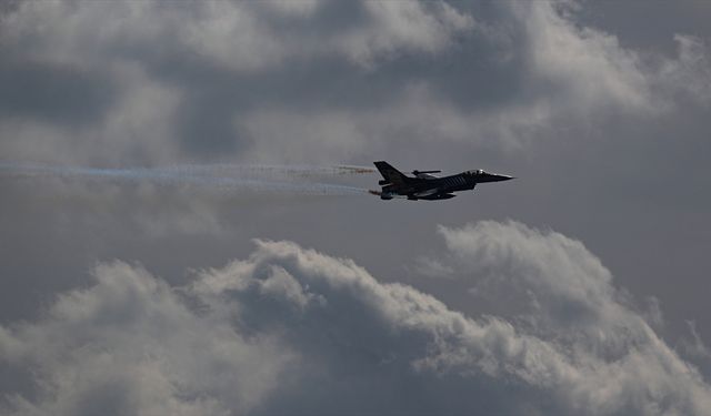 SOLOTÜRK, Anıtkabir semalarında çevre tanıma uçuşu yaptı