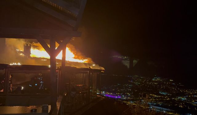 Bursa'da kafede başlayıp 2 eve sıçrayan yangın söndürüldü