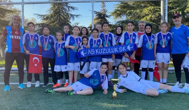 As Kuzulukspor Kadın Futbol Takımı’ndan Gururlandıran Başarı
