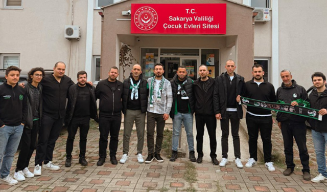 Çocuk Evleri Sitesi’ndeki Miniklere Sakaryaspor Hediyesi