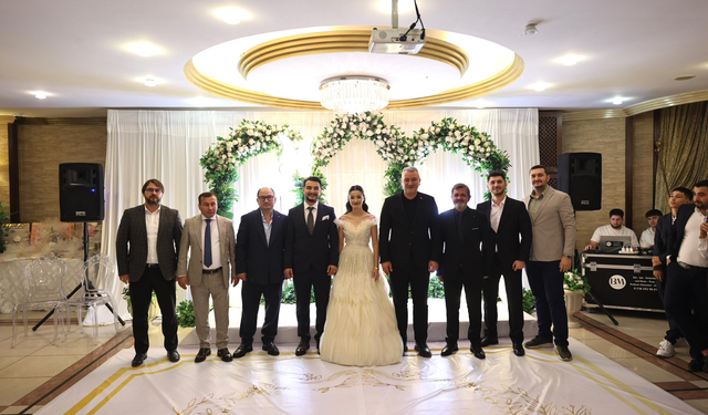 Beyzanur & Furkan ile Ebrar & Görkem Çiftleri Nişan Yüzüklerini Taktı