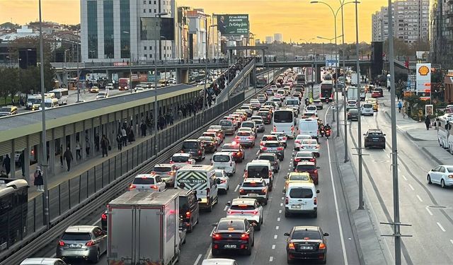 İstanbul'da ara tatilin ardından ikinci iş gününde trafik yoğunluğu