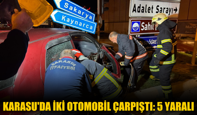 Karasu'da iki otomobil çarpıştı: 5 yaralı